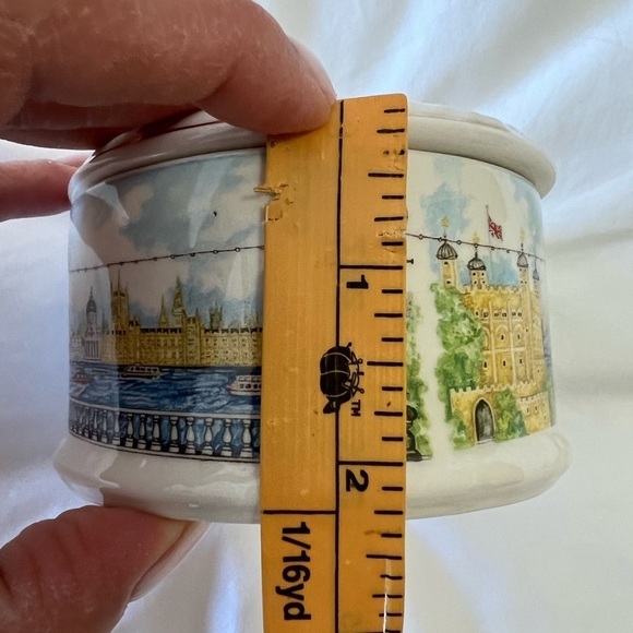 JAMES SADLER ENGLAND LIDDED PORCELAIN TRINKET BOX LONDON'S TOWER BRIDGE - Picture 6 of 6